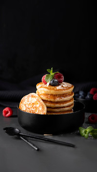 Small Thin Pancakes with Fresh Berries