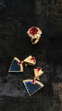 Gold jewelry three no change 71