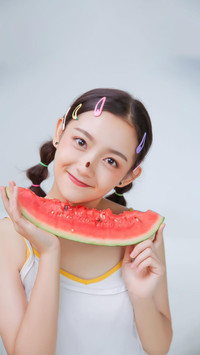 甜飒灵动 屠芷莹