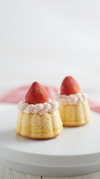 Cake with stawberry and creamy on white background