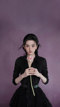 宋祖儿的“暗夜美学”