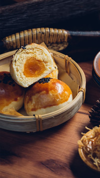 酥掉渣的蛋黄酥