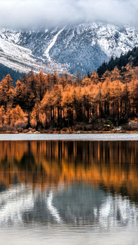 Autumn mirror reflects mountains and rivers