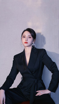 社会凭什么要求女性