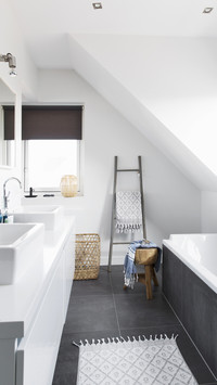 What to pay attention to when decorating the toilet 3