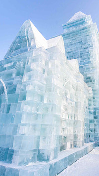 Extremely cold ice sculpture