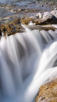 The mountains and rivers flow silently