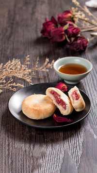 A puff of millennium floral fragrance and a crispy heart