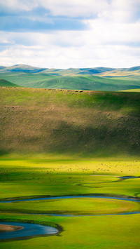 A thousand miles of green fields in the scroll 2
