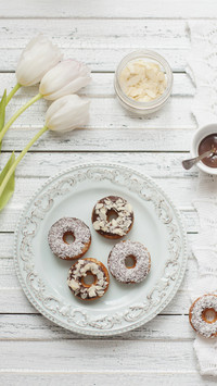 Why is there a hole in the middle of a donut