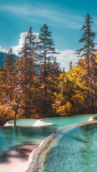 The autumn colors of the immortal pool