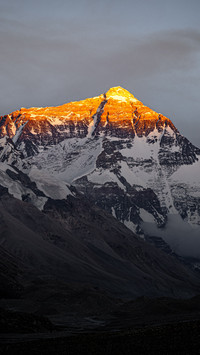 The morning light of mount everest paints the golden peak