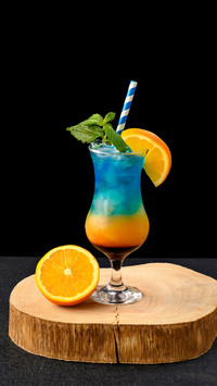 Fresh Orange Accent, Elevating Cocktail Presentation
