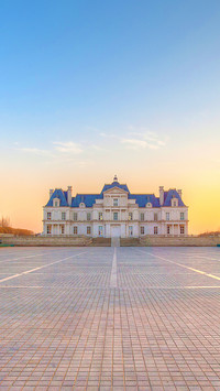 Lafayette castle hotel square