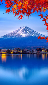 Fuji mountain and Kawaguchiko lake in morning