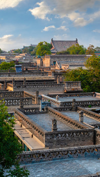 The royal family looks at the Palace Museum and the folk hou