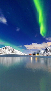 Northern lights aurora borealis reflected in the cold