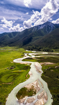 最美六千米山峰雀儿山