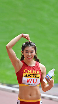  赛场上的“比心侠”