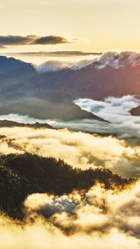 The morning light over the sea of clouds shines on the mount