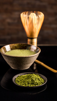 隔海窥茶别有情