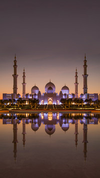 Sheikh Zayed Grand Mosque in dust