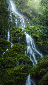 The ancient town of qingcheng mountain waterfall