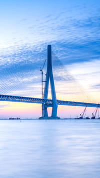 The night view of the Hutong River Bridge under construction