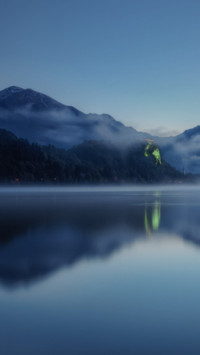 静谧山影