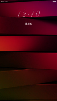 灯光下的金属