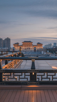 The museum is open at night