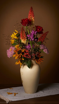 The vase on the table