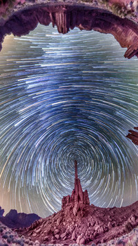 摄影师拍摄涡状星空