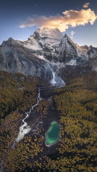 A place suitable for travel in autumn