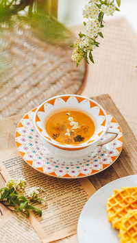 Drinking floral tea in spring is just the right time