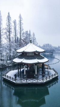 雪中的古建筑