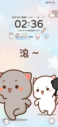 可爱蜜桃猫偷看手机