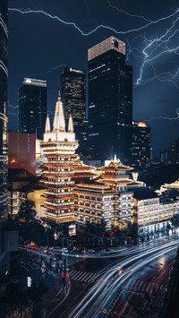How to safely avoid danger in thunderstorm weather