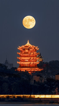The yellow crane tower was neglected by the locals