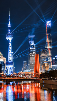 夜幕中的繁华上海
