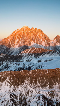 Yala Snow Mountain shines with golden brilliance