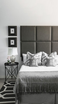 Comfortable grayscale space