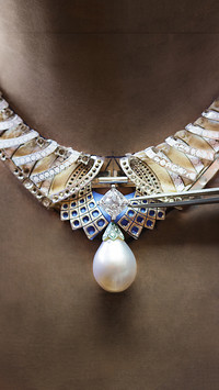 Kate wears an ancestral necklace