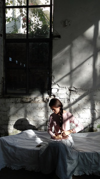 girl (2)