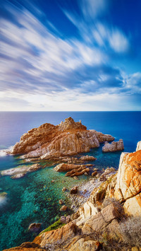 What is the difference between islands and reefs
