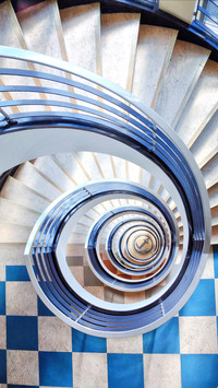 Cool in one second photographer turns spiral staircase