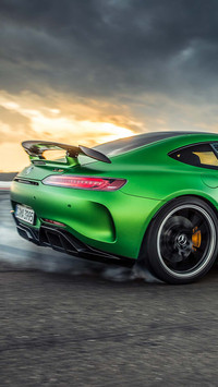 绿魔鬼AMG GT R