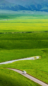 A thousand miles of green fields in the scroll 2