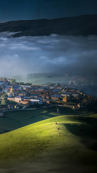 The morning mist spread over langyi temple