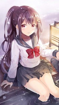 长椅上的女孩